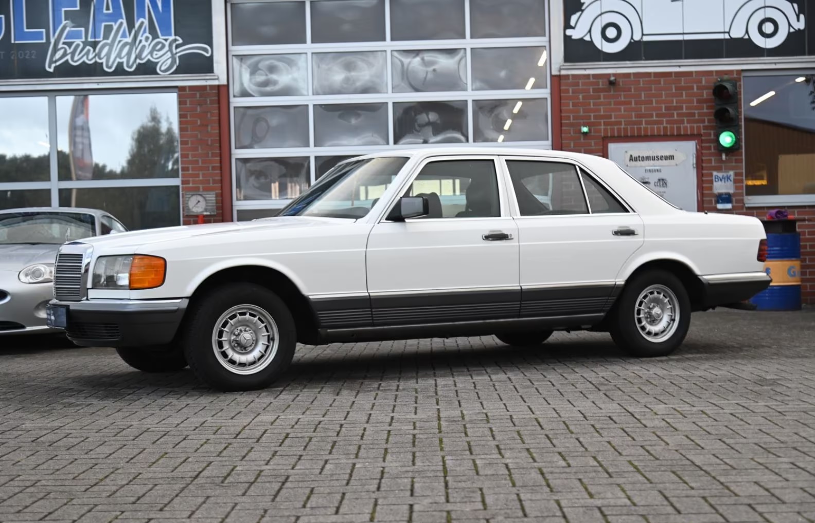 Image of Mercedes W126
